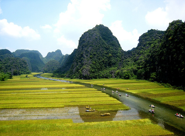 by lthang2308 on Flickr.Tam Coc - Bich Dong is a popular tourist destination near the city of Ninh Binh in northern Vietnam.