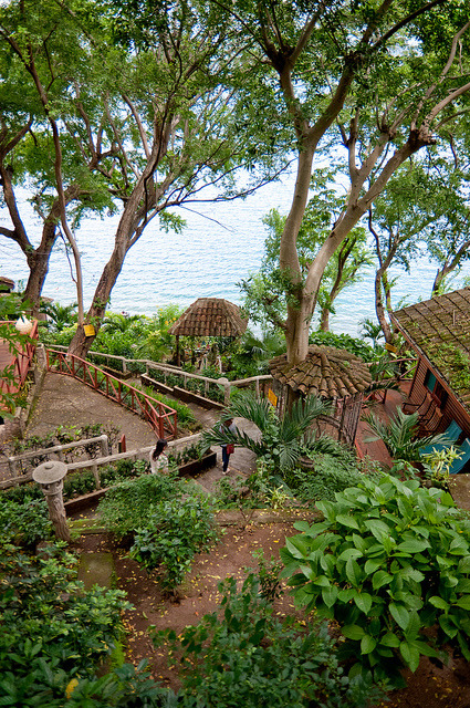 by arnoldocastillo2003 on Flickr.The path leading to Laguna de Apoyo, Nicaragua.