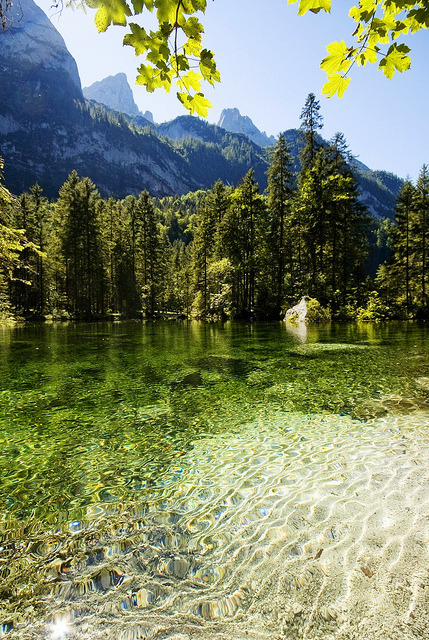 The idyllic Gosau Lake in Salzkammergut, Austria